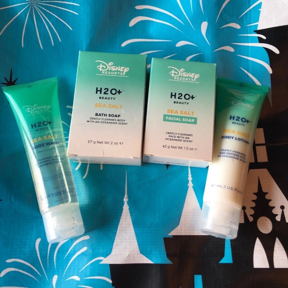 Disney Resorts Bath Set